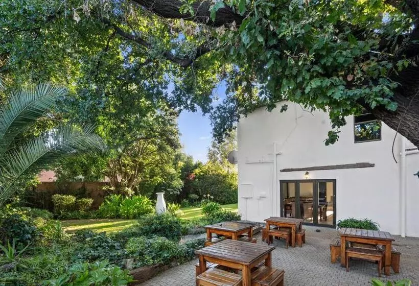 Majatalo De Akker Guest House