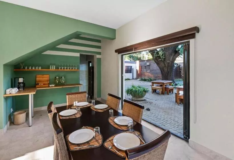 Majatalo De Akker Guest House