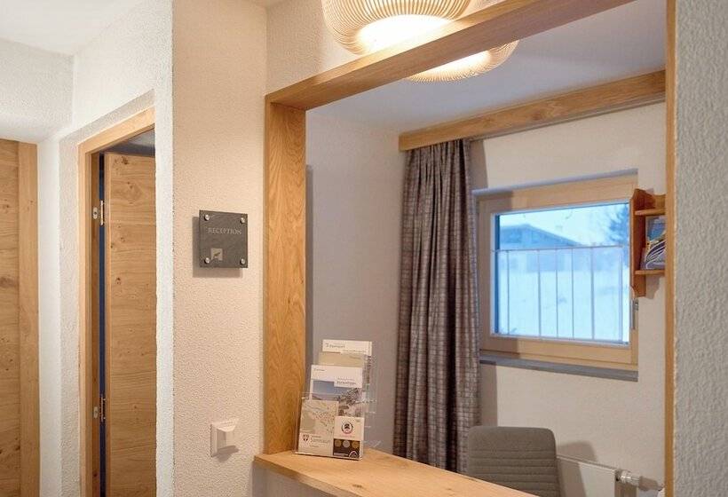 Aparthotel Grischuna