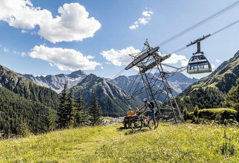 Aparthotel Grischuna