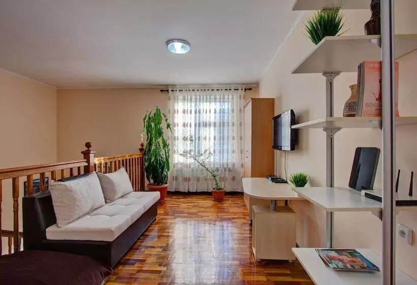 پانسیون Centre Hostel