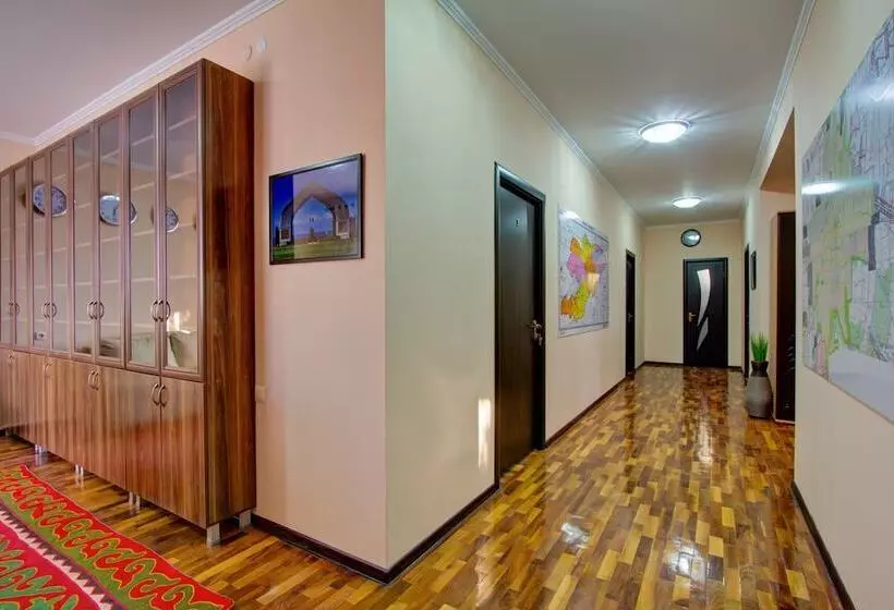 پانسیون Centre Hostel