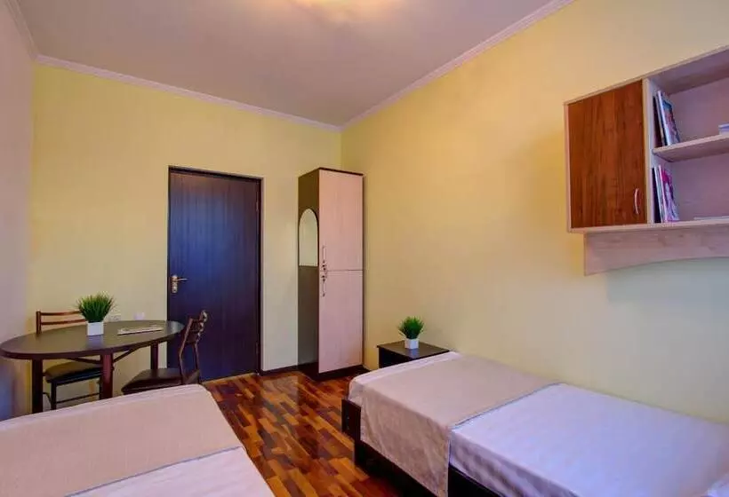 پانسیون Centre Hostel