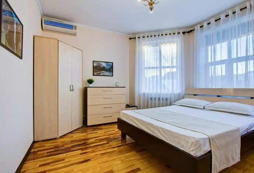 پانسیون Centre Hostel