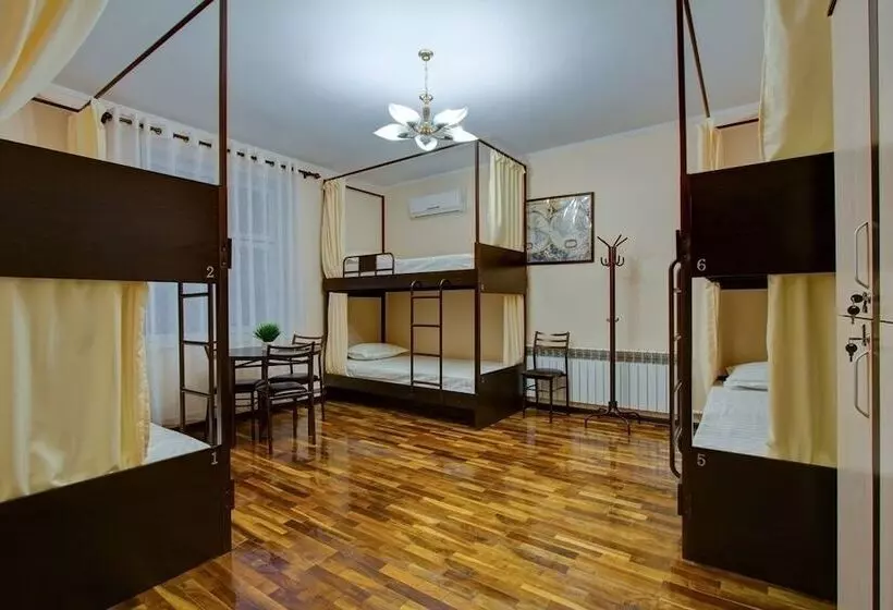 پانسیون Centre Hostel