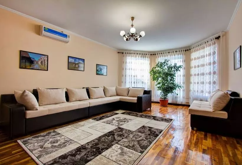 پانسیون Centre Hostel
