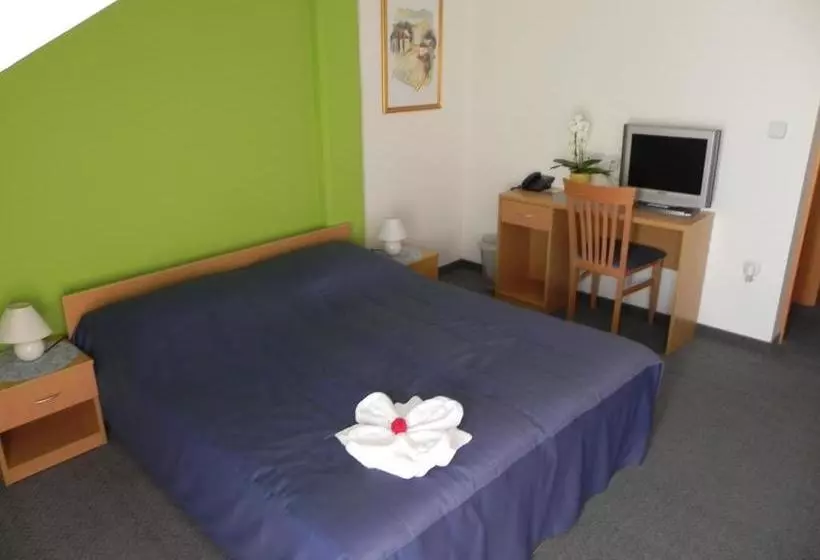 پانسیون Motel Majolka