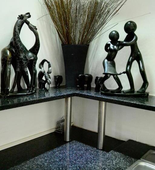 بنسيون Laletsa Lodge