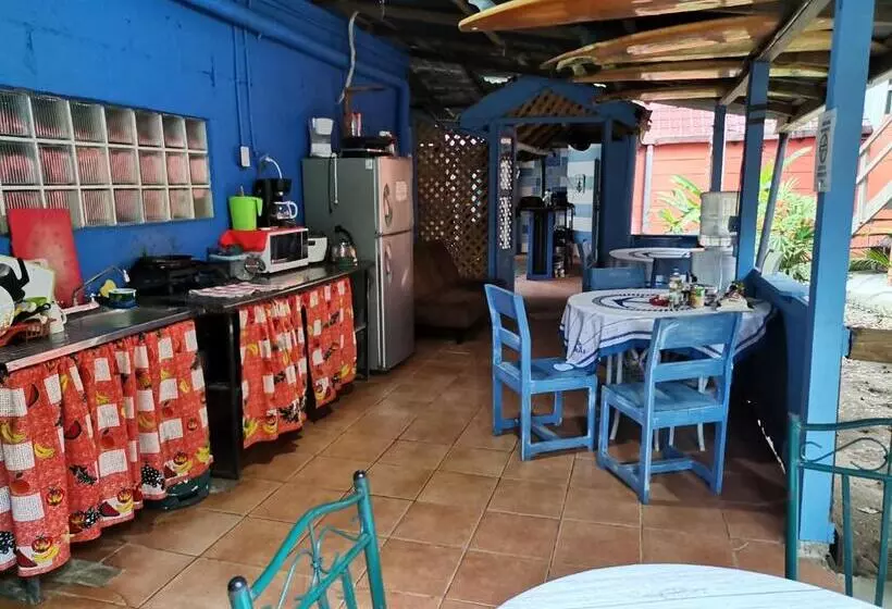 پانسیون Hostel Antorchas