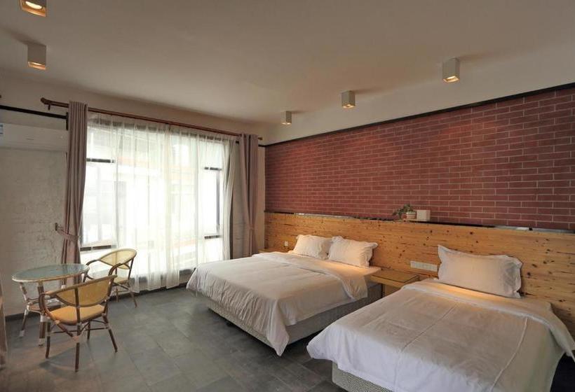 פנסיון Pier Encounter Inn