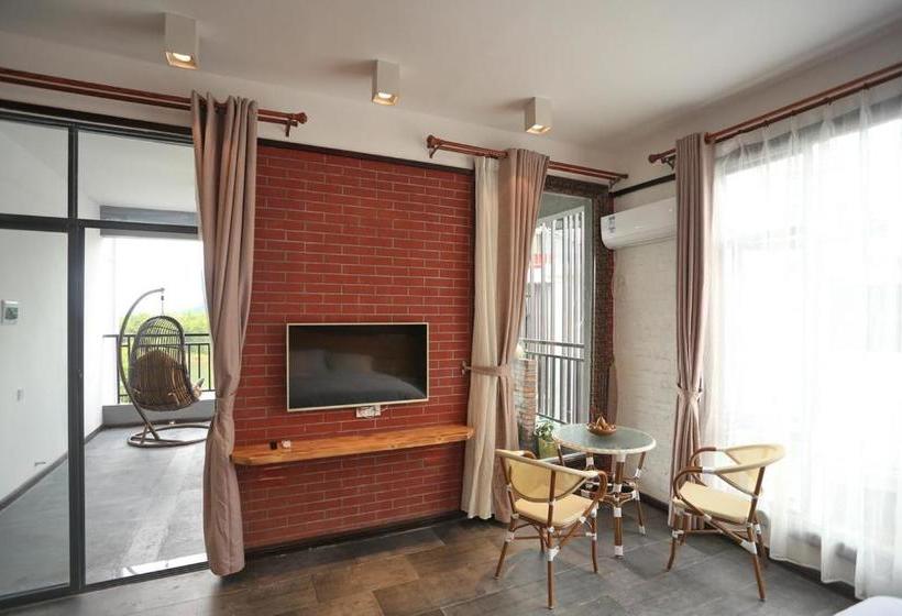 פנסיון Pier Encounter Inn