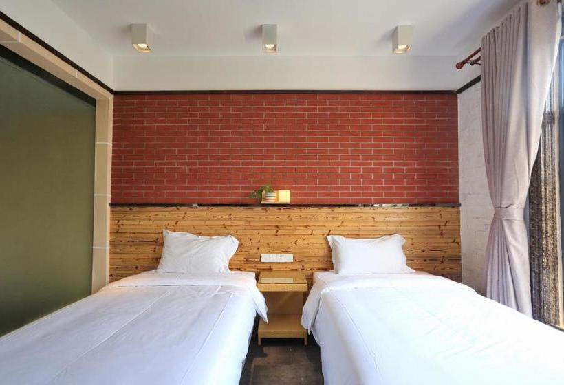 פנסיון Pier Encounter Inn