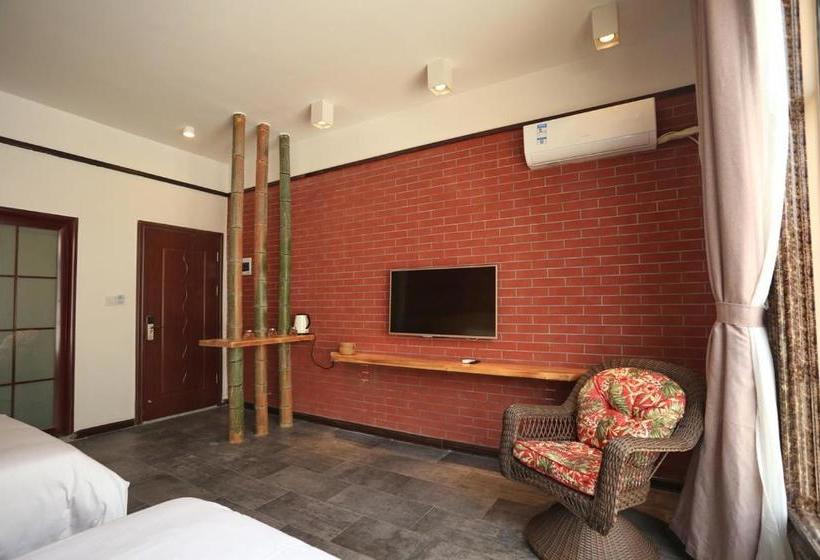 פנסיון Pier Encounter Inn