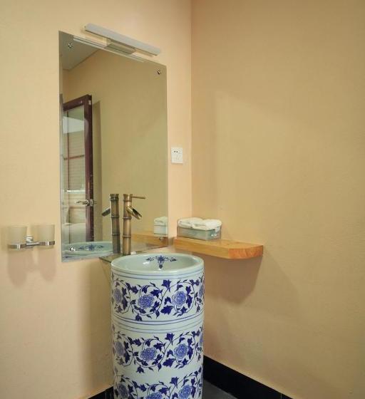 פנסיון Pier Encounter Inn