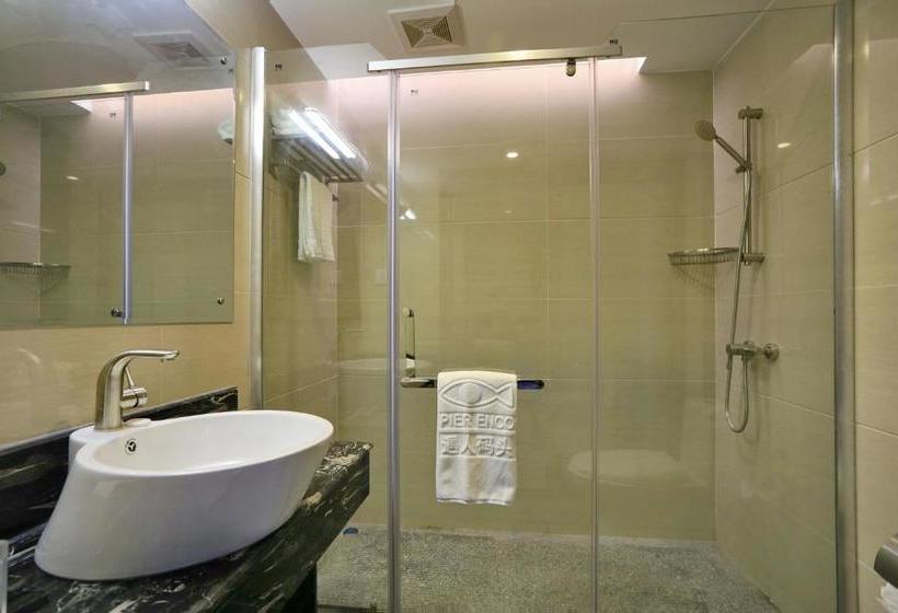 פנסיון Pier Encounter Inn