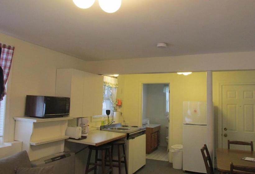 旅馆 The Lynwood Inn