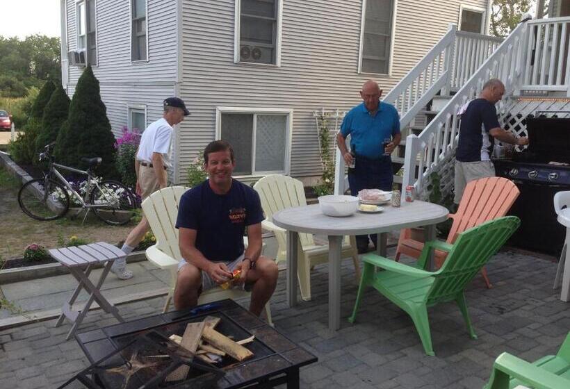 旅馆 The Lynwood Inn