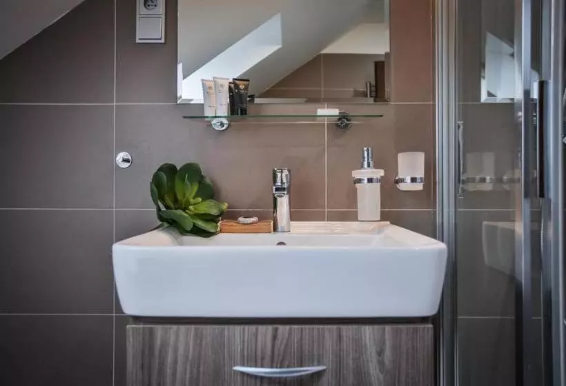 Hardy   Cognac & Pension