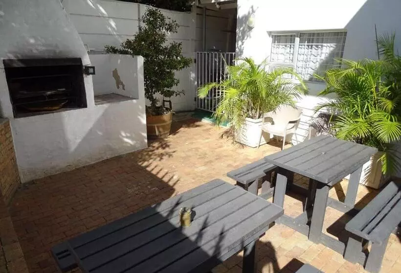 Majatalo Big Skies Guesthouse