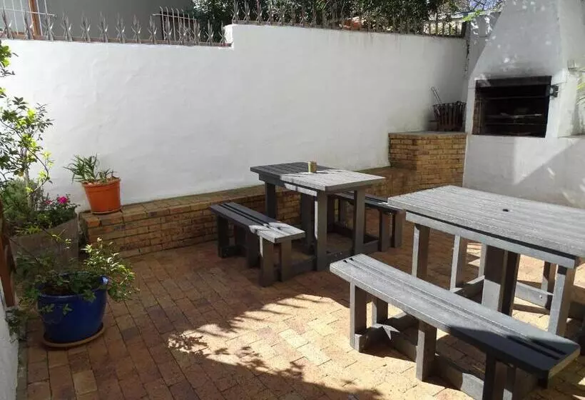 Majatalo Big Skies Guesthouse