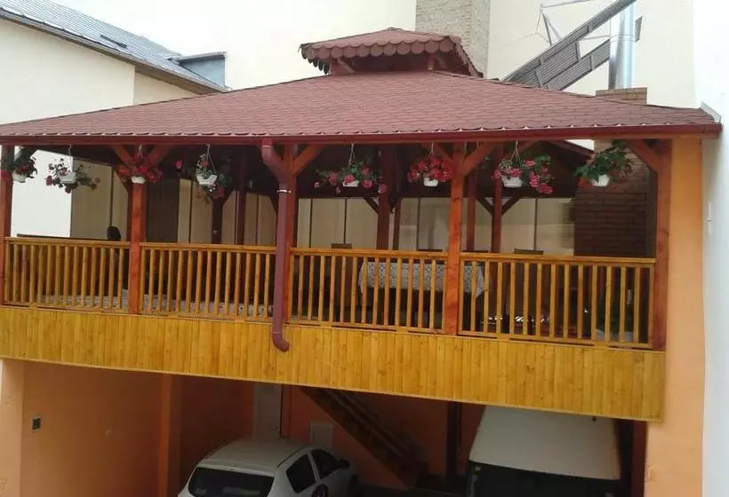 Majatalo Vila Adriano