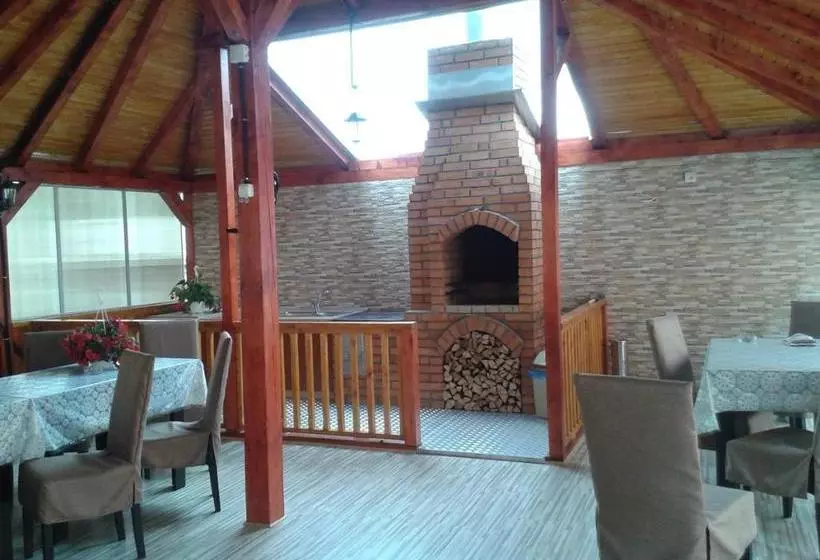 Majatalo Vila Adriano