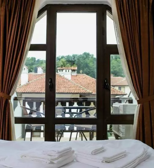 Majatalo бялата къща