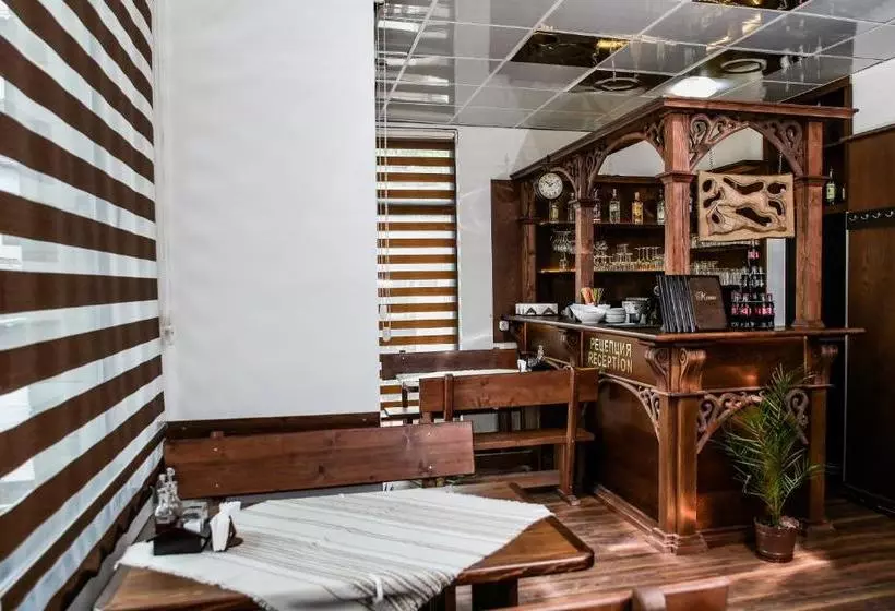 Majatalo бялата къща