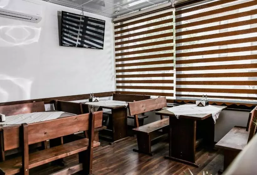 Majatalo бялата къща