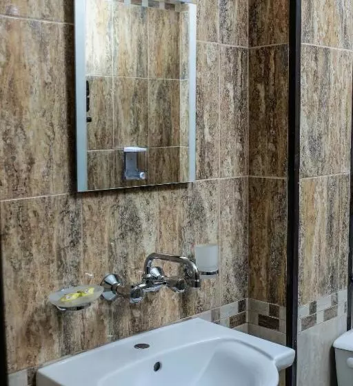 Majatalo бялата къща