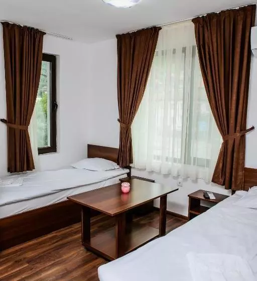 Majatalo бялата къща