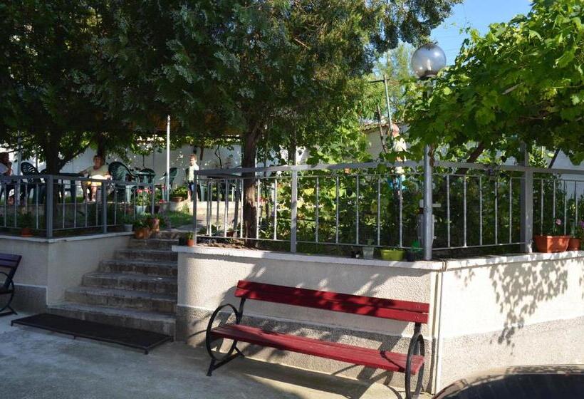 פנסיון Guest House Orfey