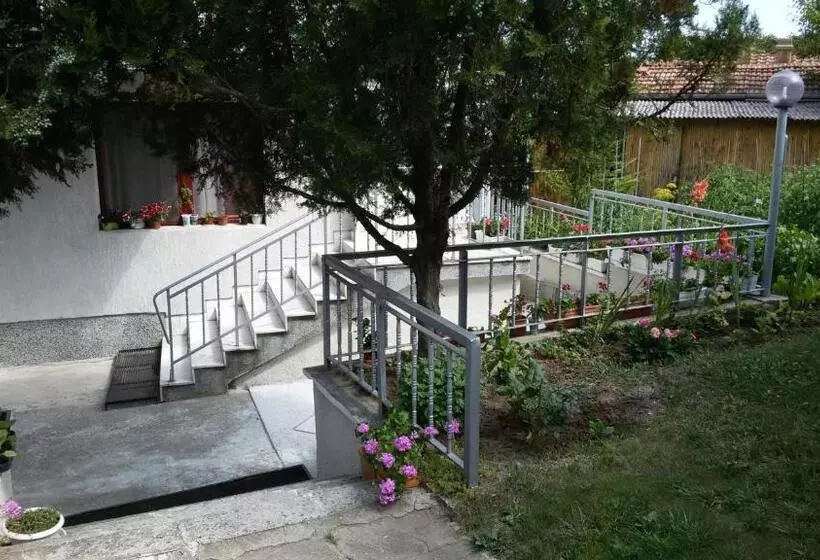 پانسیون Guest House Orfey