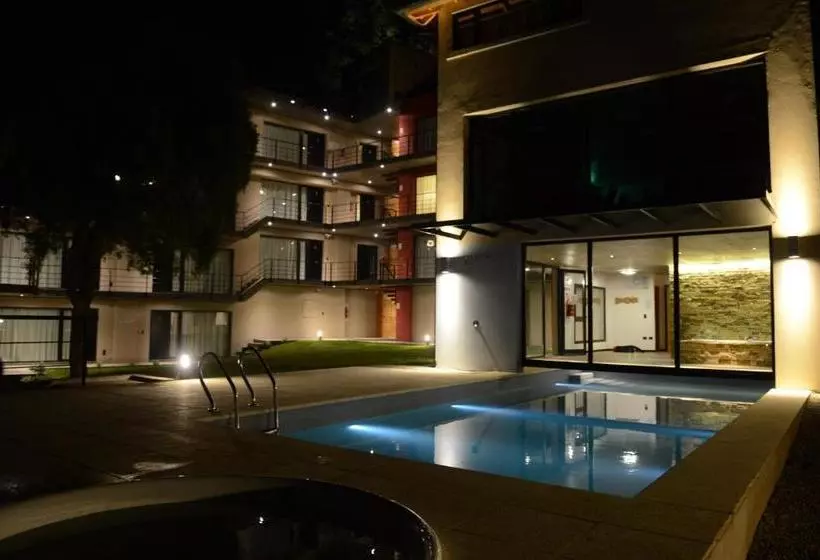El Oasis Apart