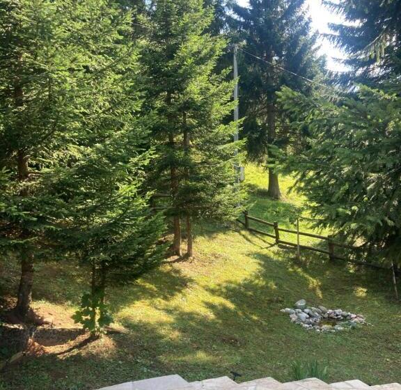 پانسیون Chalet Escapade With Sauna