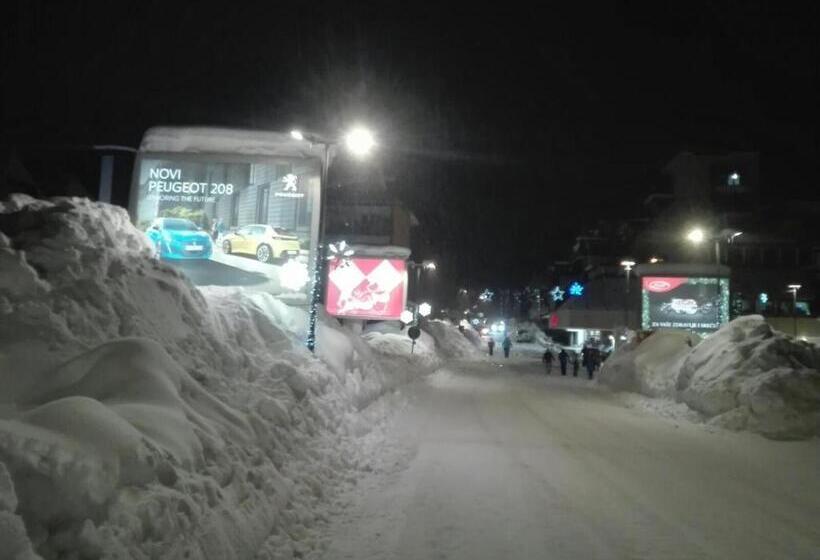 پانسیون Chalet Escapade With Sauna