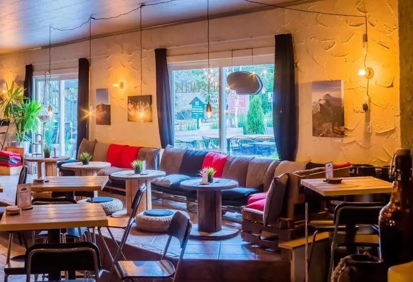 Retkeilymaja Attitude Montagne