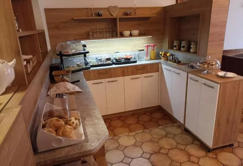 Retkeilymaja Pension Eder