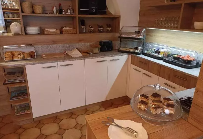 Retkeilymaja Pension Eder