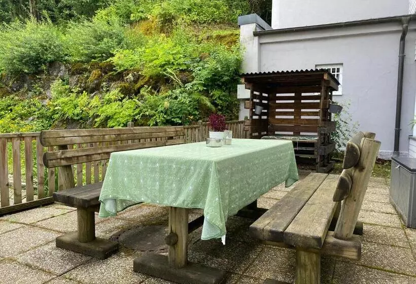 Retkeilymaja Pension Eder