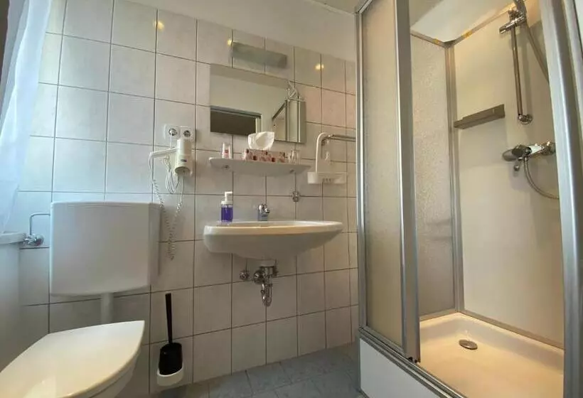 Retkeilymaja Pension Eder