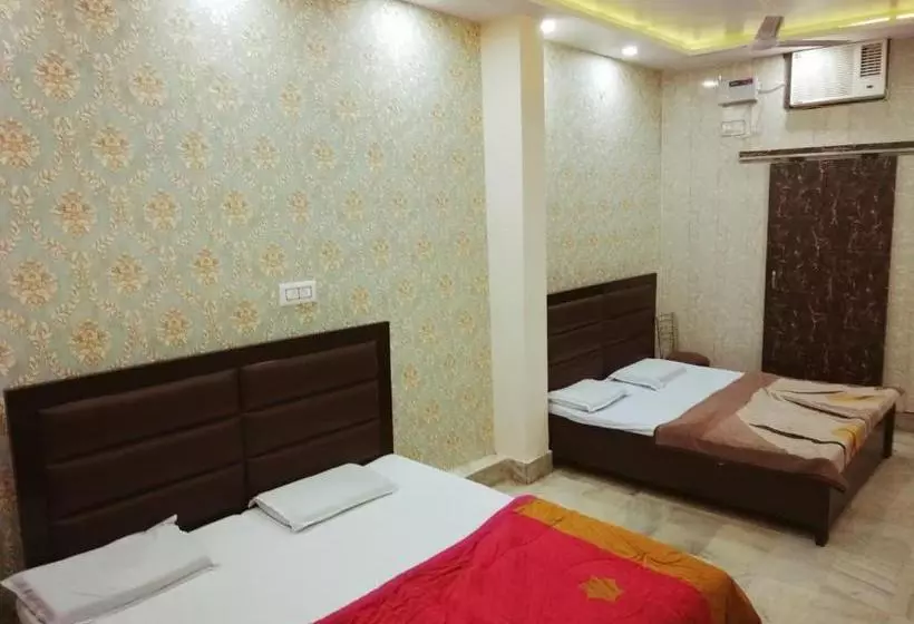 ペンション Abhiraj Guest House