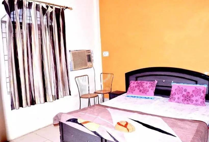 ペンション Abhiraj Guest House