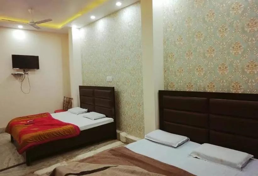 ペンション Abhiraj Guest House