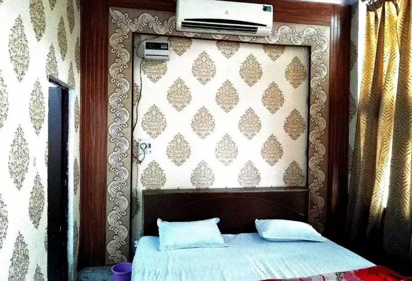 ペンション Abhiraj Guest House