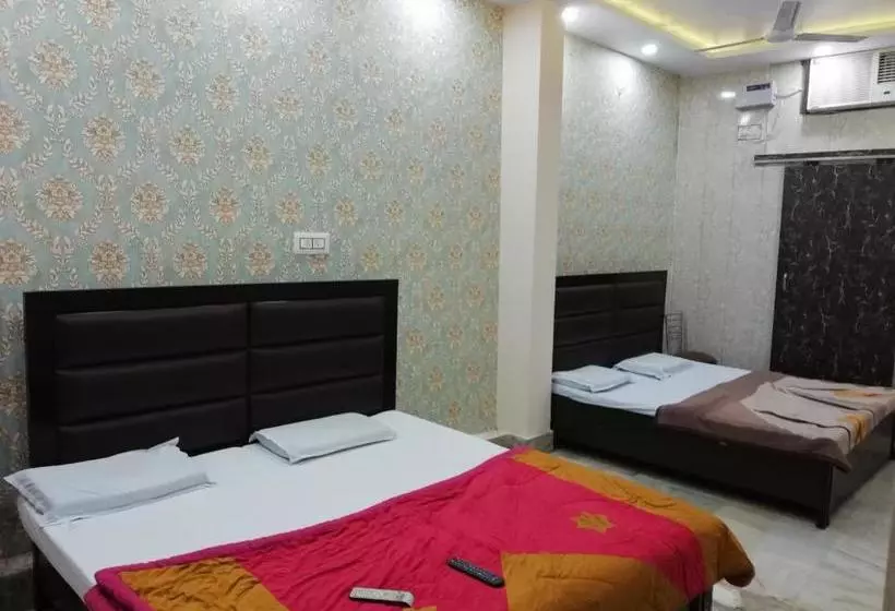 ペンション Abhiraj Guest House