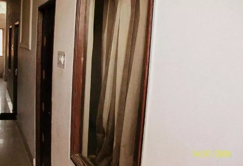 ペンション Abhiraj Guest House