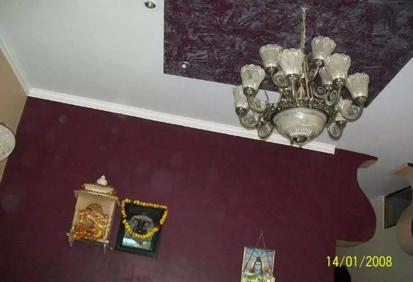 ペンション Abhiraj Guest House