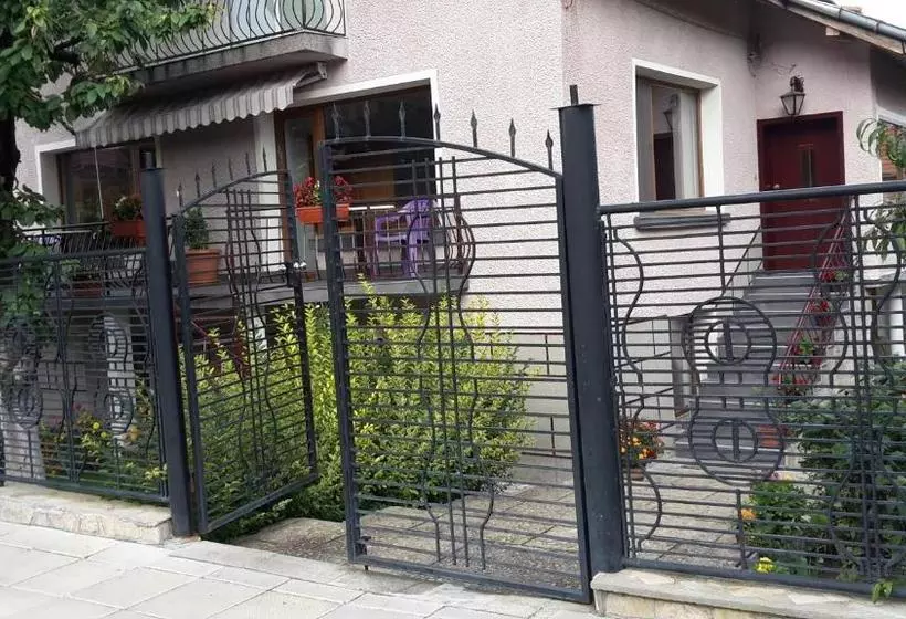 ペンション Kyurkchievi Guest House