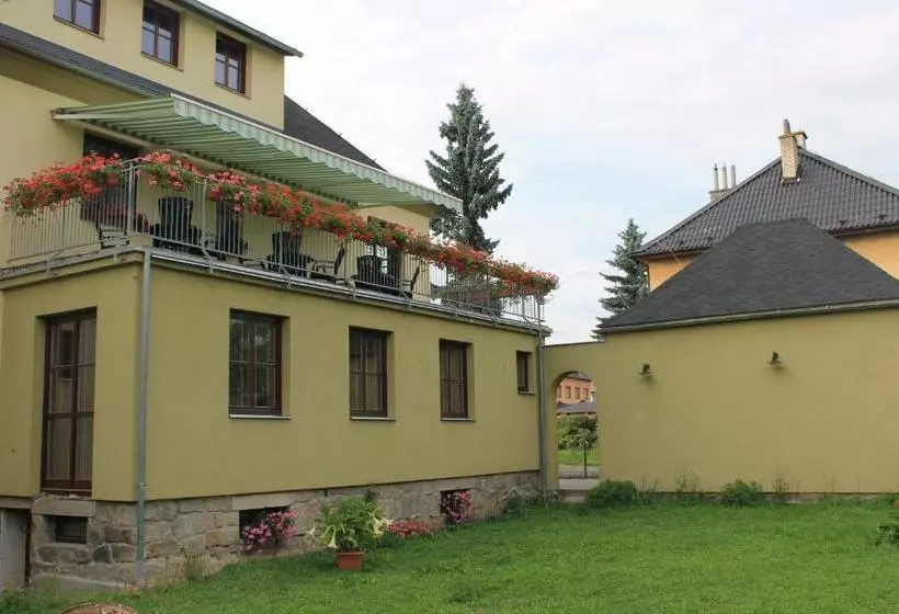 Majatalo Penzion Fialka